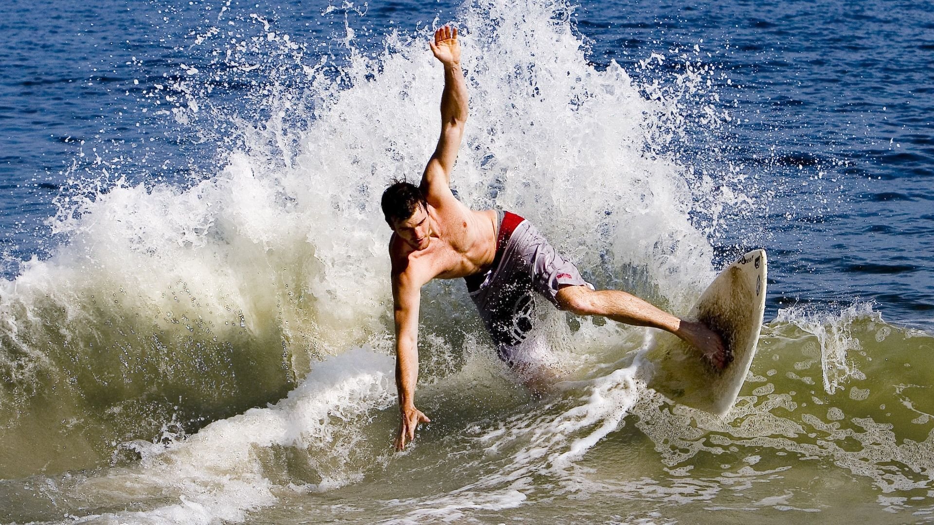 开云体育官方入口-“德甲攻防大战：激烈对抗彰显球队实力”，德甲intro